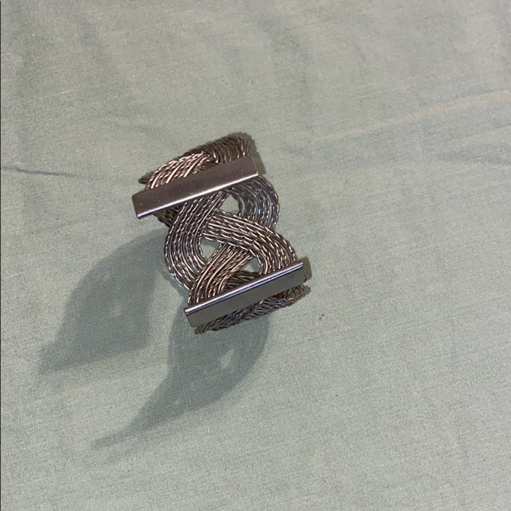 Cuff bracket - Picture 3 of 3